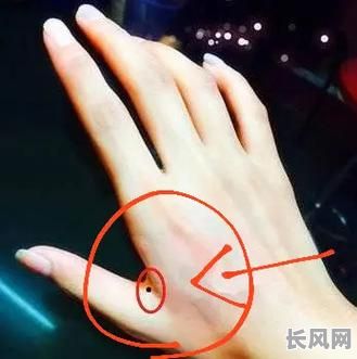 掌心痣究竟预示着怎样的命格女性？