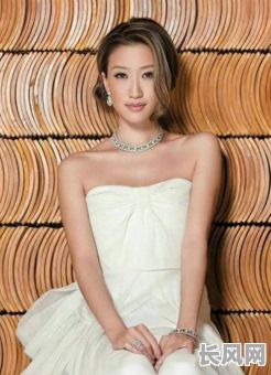 谢婷婷八字命理中桃花运势如何分析?