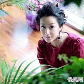 歌手孙悦的八字命理究竟有何特点？她的命运走向又是如何？