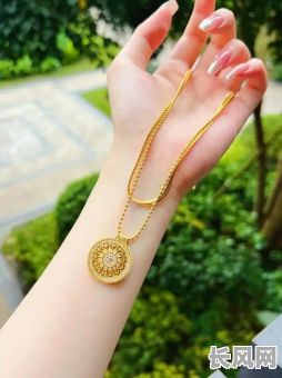 八字命硬的女性适合佩戴哪些珠宝？有没有什么特定的珠宝可以缓解？