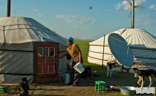 探索蒙古族画家吉日格楞的艺术世界与独特创作风格