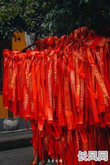 选择黄道吉日去寺庙祈福，探寻最佳吉时与方位