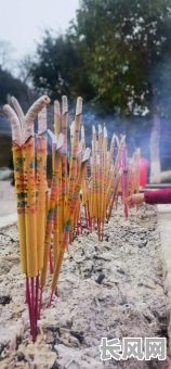 新车烧香选吉日，新车上香