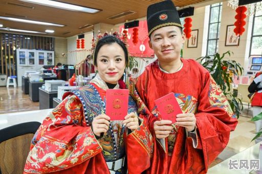 2025年结婚证吉日/2025年结婚证吉日看阴历还是阳历二月